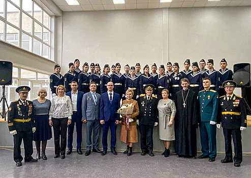 В Воронежской области военнослужащие общевойсковой армии ЗВО провели церемонию посвящения около 30 школьников в кадеты