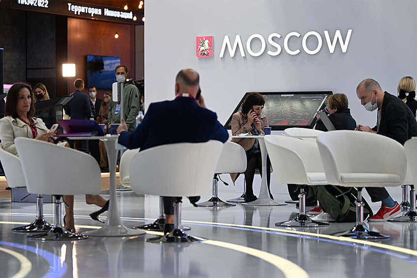 Стенд Москвы на выставке XXV Петербургского международного экономического форума, 15 июня 2022 года