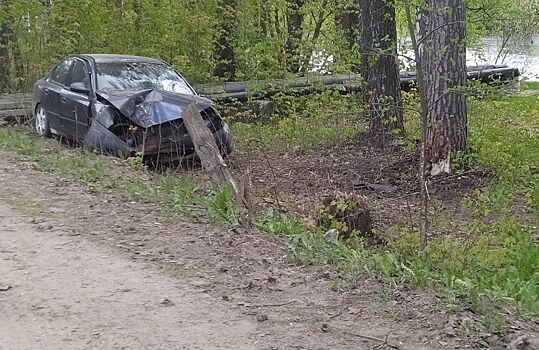 Авария с пострадавшими: костромич врезался в дерево