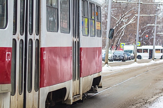 На Аэродромной из-за обрыва проводов встало движение трамваев