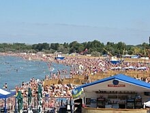 Футболисты сборной Дании сыграли в мяч на пляже Анапы