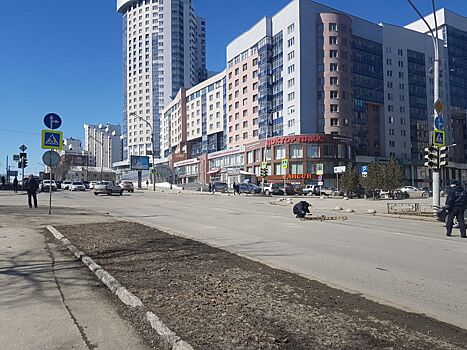 В центре Екатеринбурга женщина за рулем Toyota сбила школьника