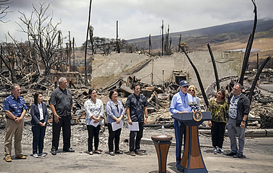 Миллиарды — Украине, по $700 — американцам: вредят ли пожары на Гавайях имиджу Байдена?