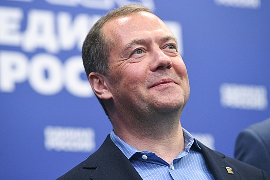 Медведев объяснил глупость и некомпетентность главы Еврокомиссии