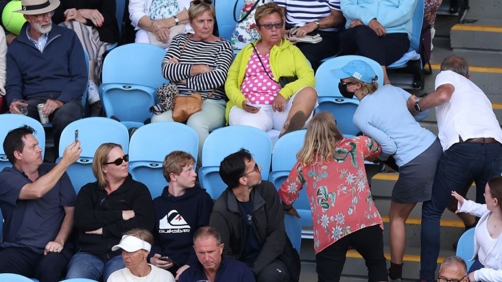 Открытый чемпионат Австралии — 2024, Александр Зверев обыграл Кэмерона Норри, акция протеста на матче, причина скандала