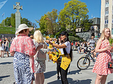 Праздник в честь Дня матери на площади Свободы в Таллинне