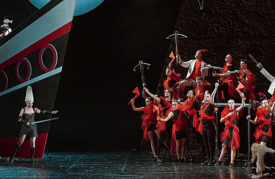 Атмосфера, как 100 лет назад: «Багровый остров» по Булгакову — новый спектакль в Театре имени Пушкина