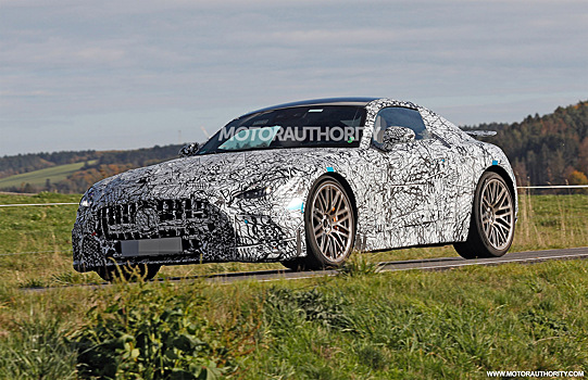 В интернет попали фотографии нового суперкара Mercedes-Benz AMG GT