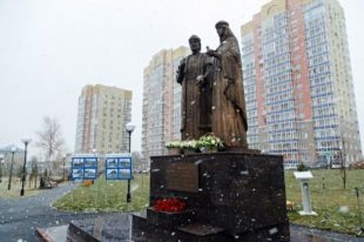 В областном центре открыли памятник святым Петру и Февронии