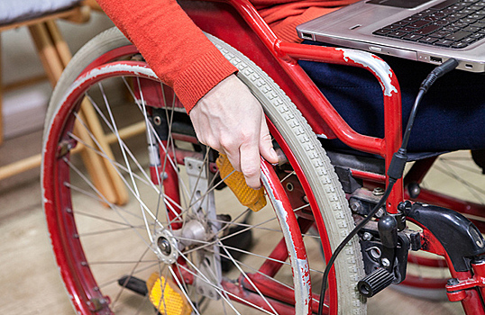 Люди с инвалидностью сообщили о задержках с выплатами на средства реабилитации