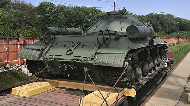 Холдинг «РЖД» организовал перевозку раритетного танка ИС-3 для благотворительного проекта