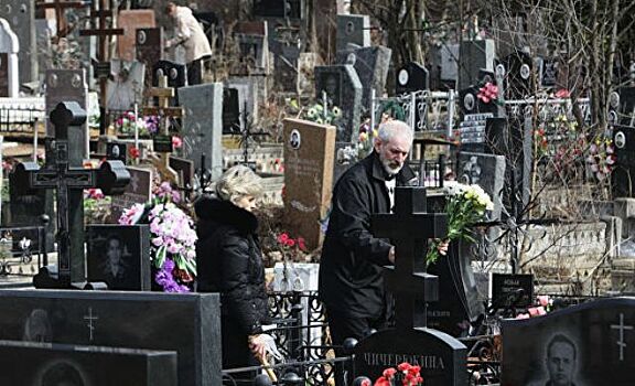 Осквернена могила Александра Таирова