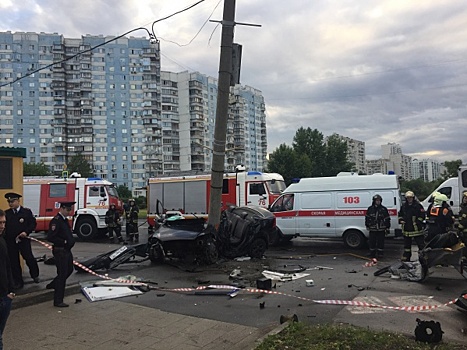 «Толкались на бешеной скорости». Гонки на иномарках в Москве закончились гибелью водителя