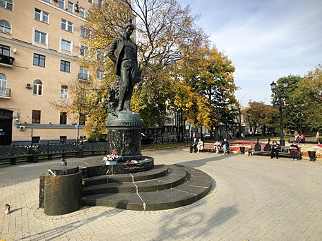 В Москве перед зимой вымыли памятники
