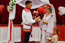 Россияне сыграли свадьбу по чувашским обычаям