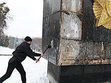 Едины в кощунстве: В Польше и на Украине сносят памятники воинам-освободителям