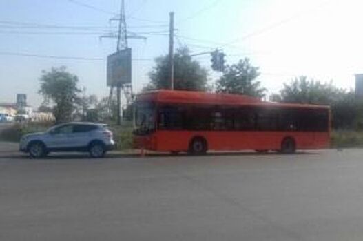 В Волгограде в столкновении автобуса и Nissan пострадали две пенсионерки