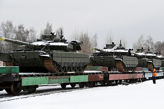 Бойцам в зону СВО отправили танки с новогодними поздравлениями и подарками