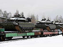 Бойцам в зону СВО отправили танки с новогодними поздравлениями и подарками