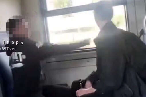 В Тверской области подростки избили мужчину в электричке и попали на видео