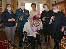 Жительницу Черемушек Зинаиду Тимошкову поздравили со 100-летним юбилеем