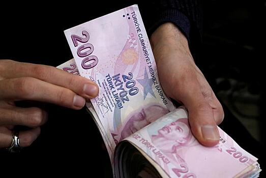 Турецкая лира рухнула после увольнения главы ЦБ