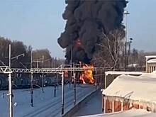 Появилось еще одно видео горящих в российском регионе цистерн с бензином