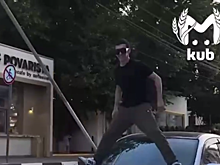 В Армавире молодой человек станцевал на капоте движущегося Kia и попал на видео