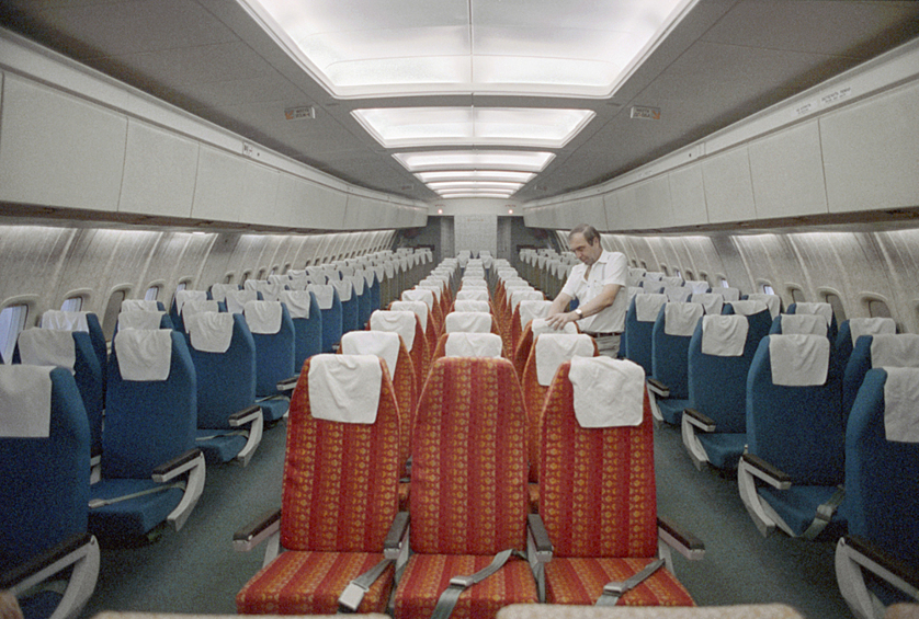 Салон пассажирского самолета Ил-96-300, 1988 год