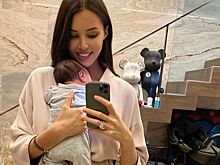 В Сети умилились видео новорожденного сына Тимати с мамой