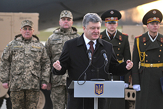 Порошенко заявил о создании войск на границе с Крымом