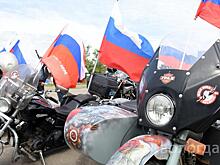 Мотоцикл «Урал» с портретами Жукова и Конева принял участие в пробеге по Вологде