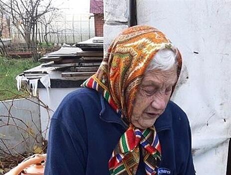 94-летнюю бабушку из Тимофеевки, жившую в курятнике, перевезли в приют