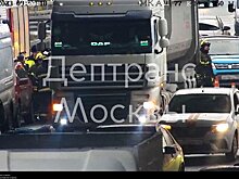 Грузовик насмерть сбил мужчину на МКАД