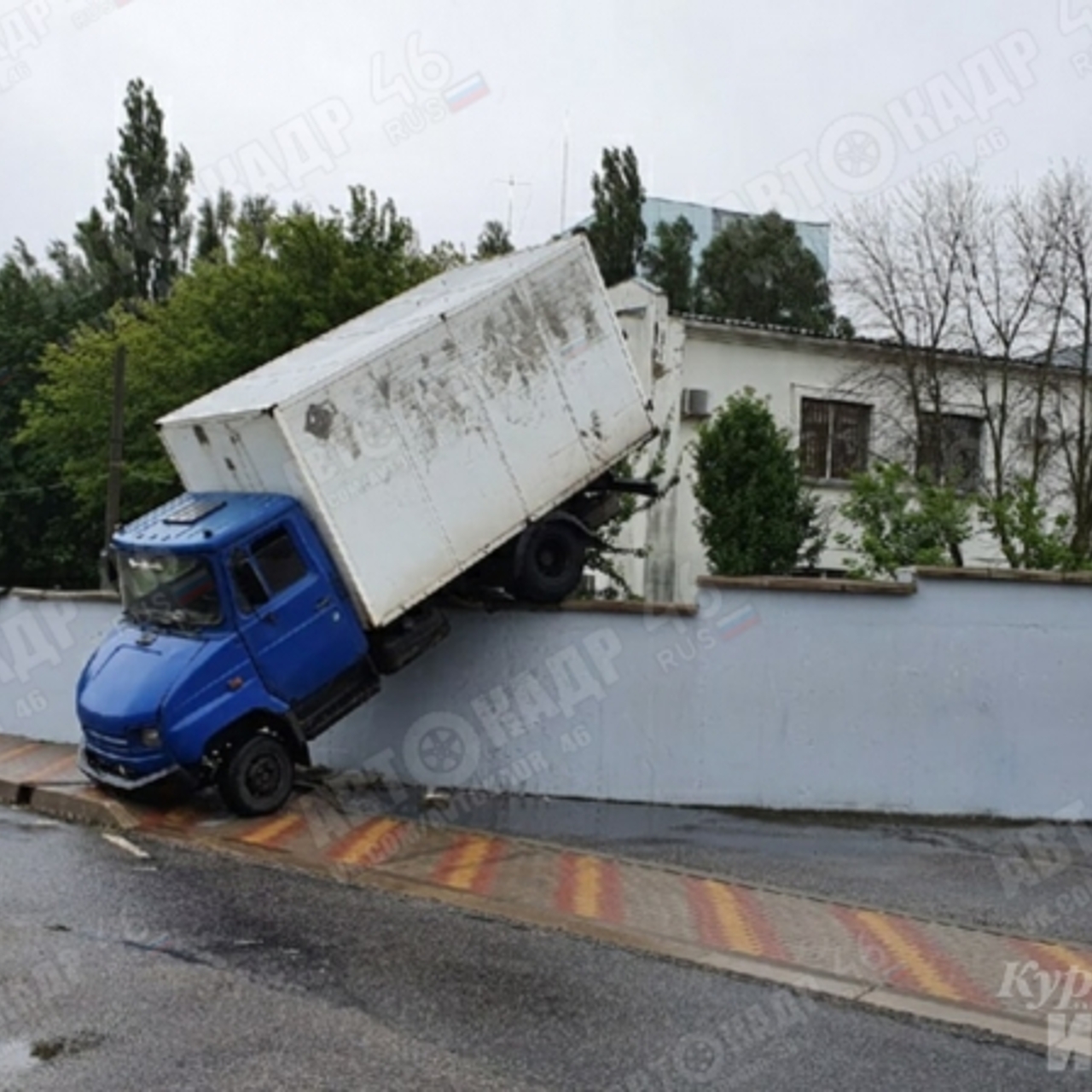 В Курске с парковки укатился «ЗИЛ 5301» - Рамблер/авто