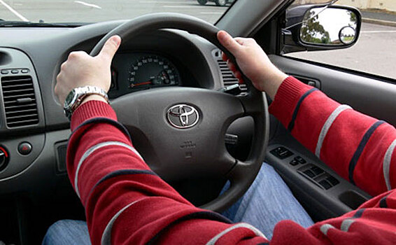 По РФ «колесит» порядка 4 млн праворульных автомобилей