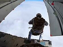 В России впервые провели ночное массовое десантирование военных