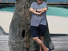 Молодая супруга Евгения Петросяна показала фото в купальнике с открытой спиной