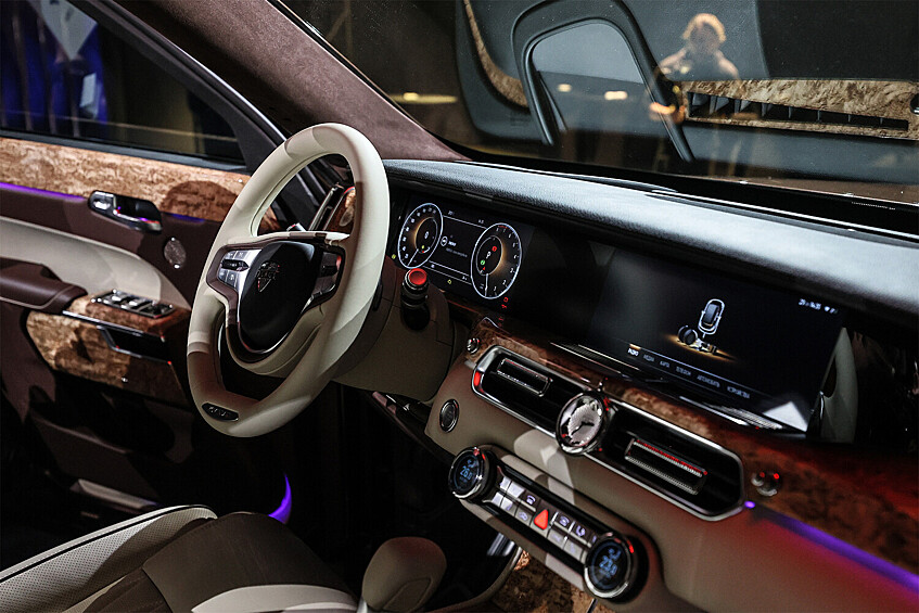 Презентация внедорожника Aurus Komendant в музее Гаража особого назначения (ГОН) в павильоне 53 на ВДНХ в Москве, 29 сентября 2022 года