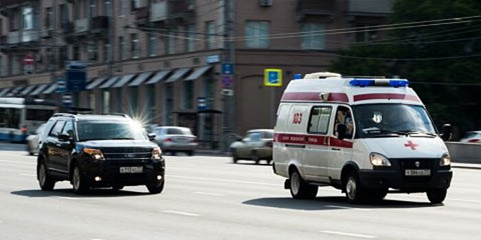 Штраф до 40 тысяч рублей предлагают ввести за непропуск машин скорой помощи