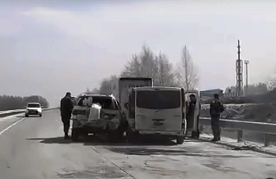 Потерялись в пыли: на дороге под Новосибирском столкнулись около десятка машин