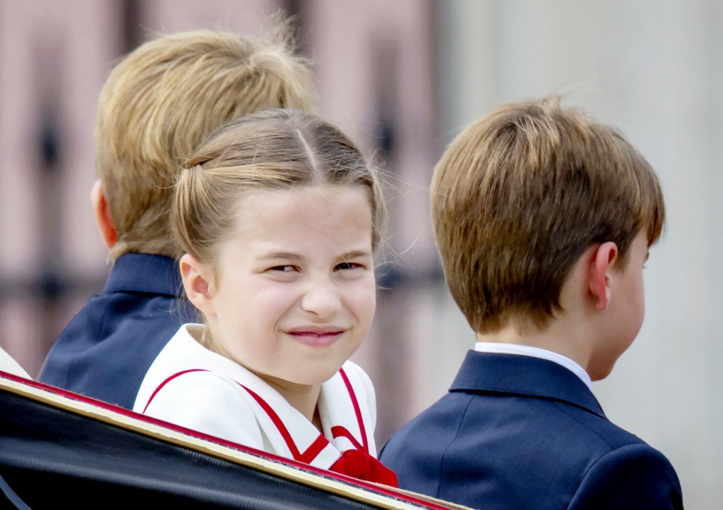Дочери принца Уильяма и Кейт Миддлтон подарили погремушку за 4,1 млн рублей