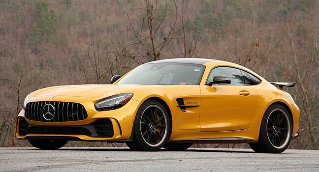 На дрэге встретились Mercedes-AMG GTR и BMW X3 M Competition