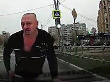 Полиция прокомментировала видео с раненным мужчиной, кинувшимся под машину в Подмосковье