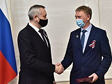 Губернатор вручил государственные награды новосибирцам
