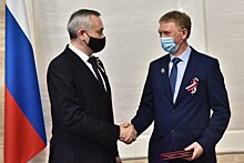 Губернатор вручил государственные награды новосибирцам