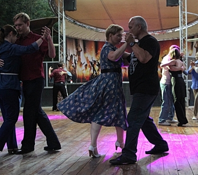 Фоторепортаж &ldquo;Социальное танго&rdquo;: где в Челябинске можно танцевать, найти друзей и любовь