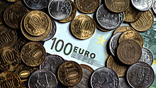 Курс евро впервые за два месяца опустился ниже 70 рублей