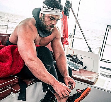Росс Эджли проплыл 2884 километра. Что с ним стало?