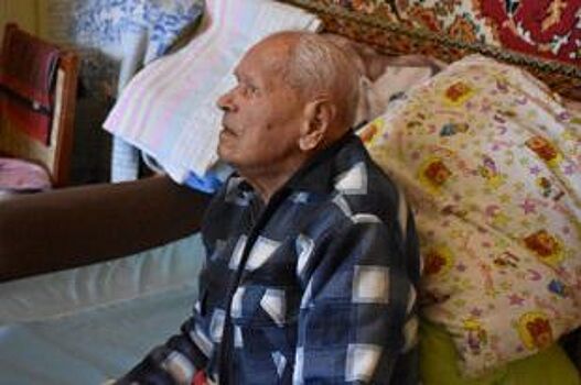 В Челябинской области ветерана поздравили с 107-летним днем рождения